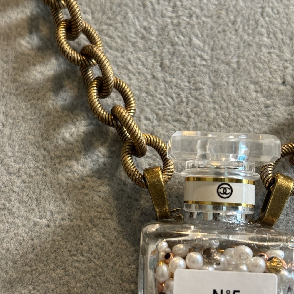 CHANEL N°5 Gold-Tone Perfume Bottle Pendant Necklace - Picture 4 of 5